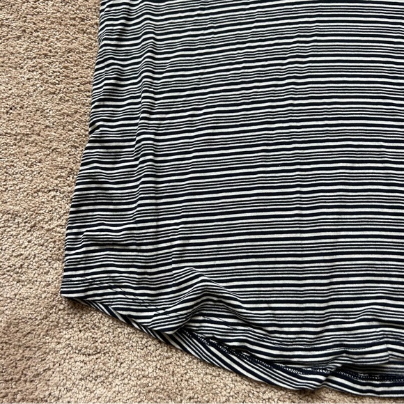 Seriously Soft Aero V-Neck Top - Picture 8 of 11